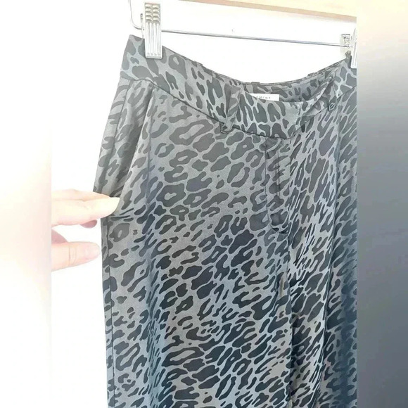 Equipment Femme Arwen Silk Wide Leg Gray Leopard PrintTrousers Size 2 - Picture 5 of 11